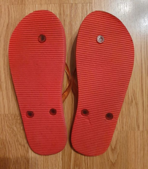 Șlapi  pentru plajă sau casă