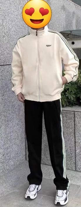 Спортивный костюм