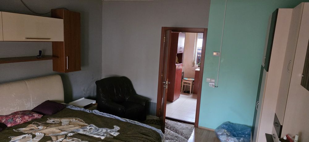 Vand casa o cam 30 m teren 100m