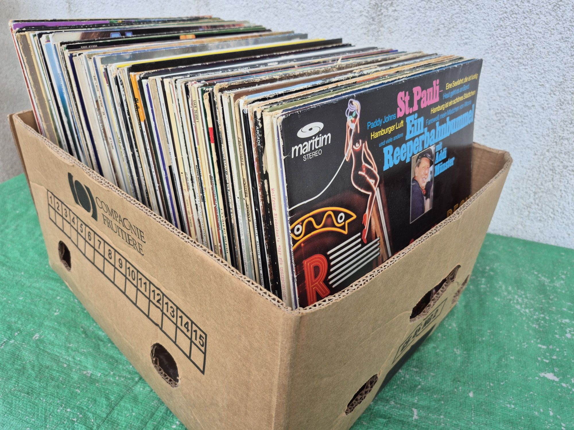 Vand Lot Discuri Vinil colectie 200 LP cu muzica usoara straină mixta