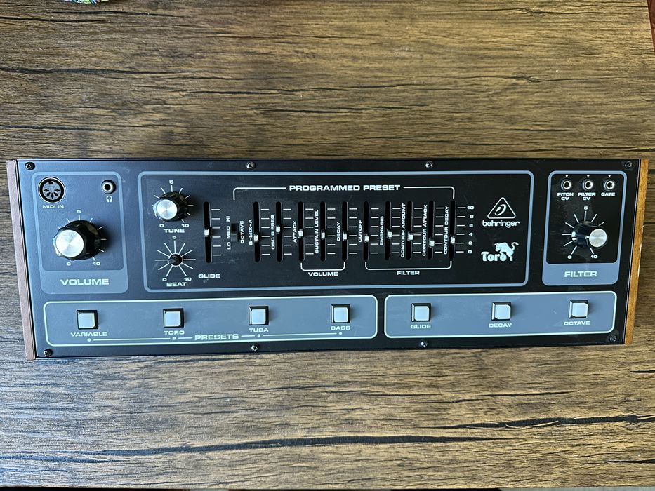Vand Behringer Toro