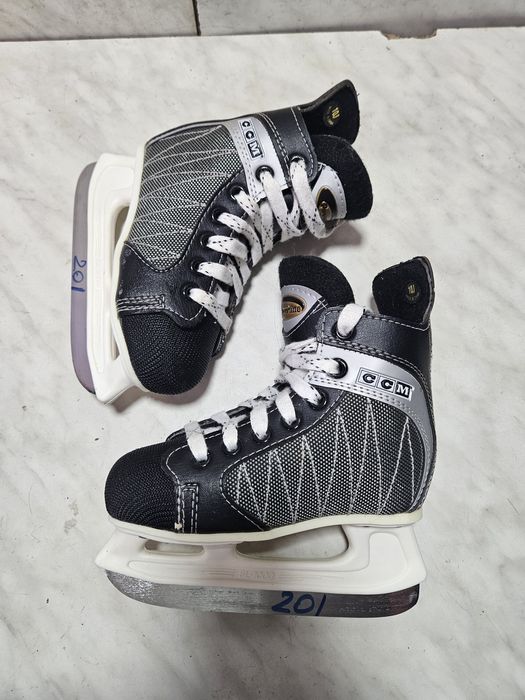 Patine 201 hochei hockey CCM  marime  28-29 ( 18  cm)