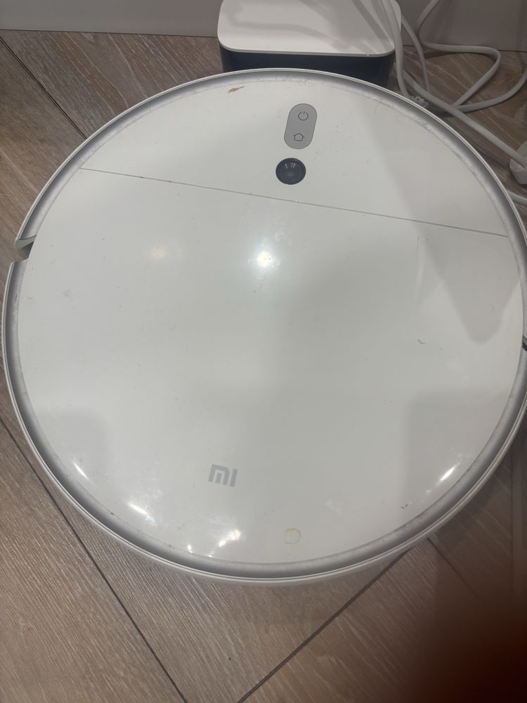 Продам бу робот пылесос mi  в рабочем состоянии