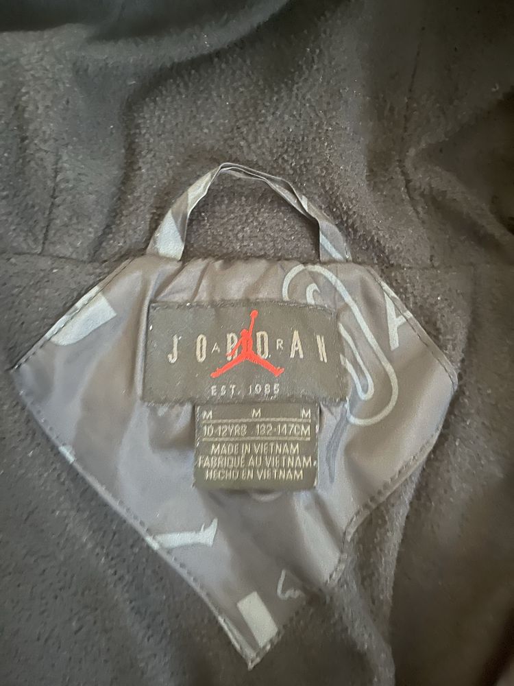 Jordan яке за момче