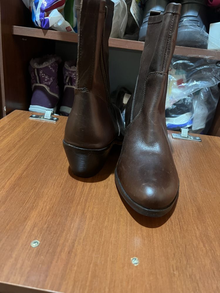 Продам кожанные сапоги