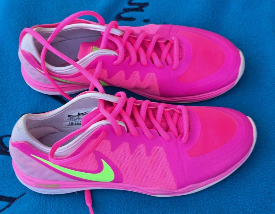 Nike оригинални дамски сникърси 37.5 номер