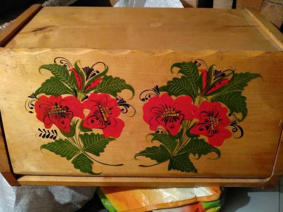 Продам хлебницу.