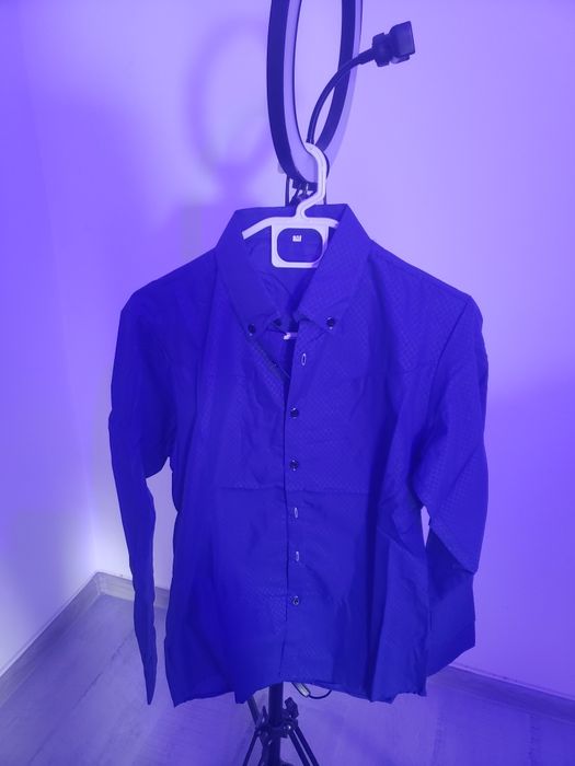 Vand cămăși doar una este mărimea s restul M