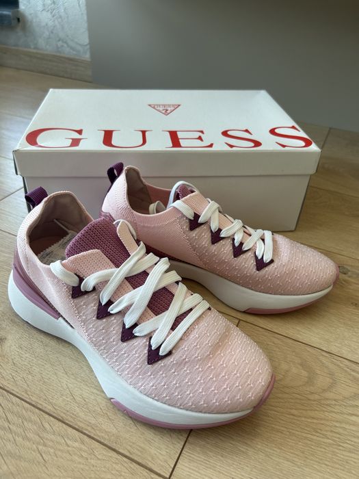 Розови маратонки Guess