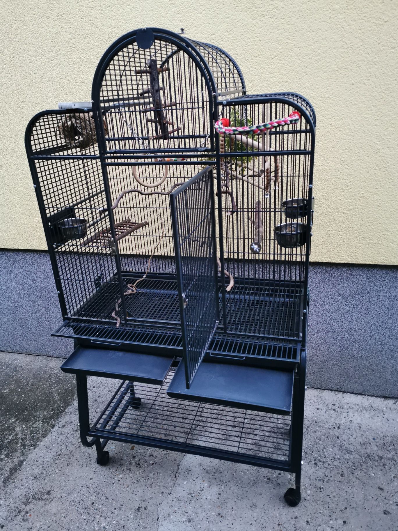 Cușca /voliera de păsări