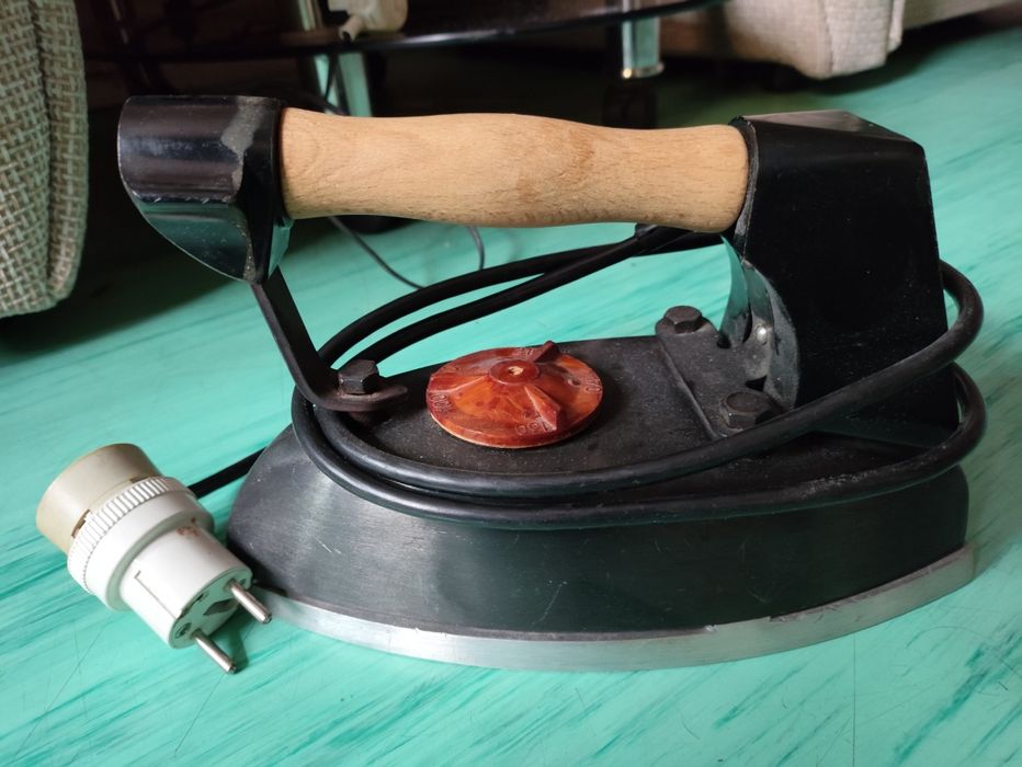 Продам новый утюг за 8тыс. тг.