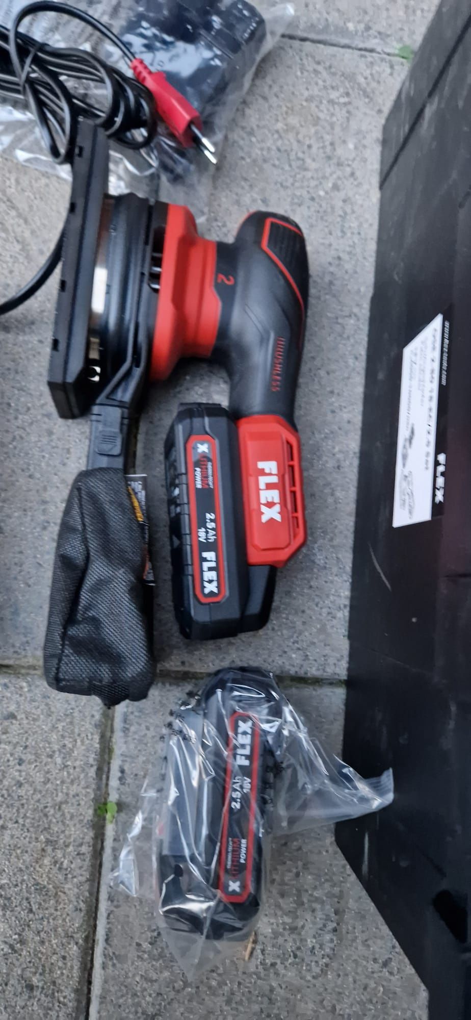 Flex slefuitoare pe acumulator
