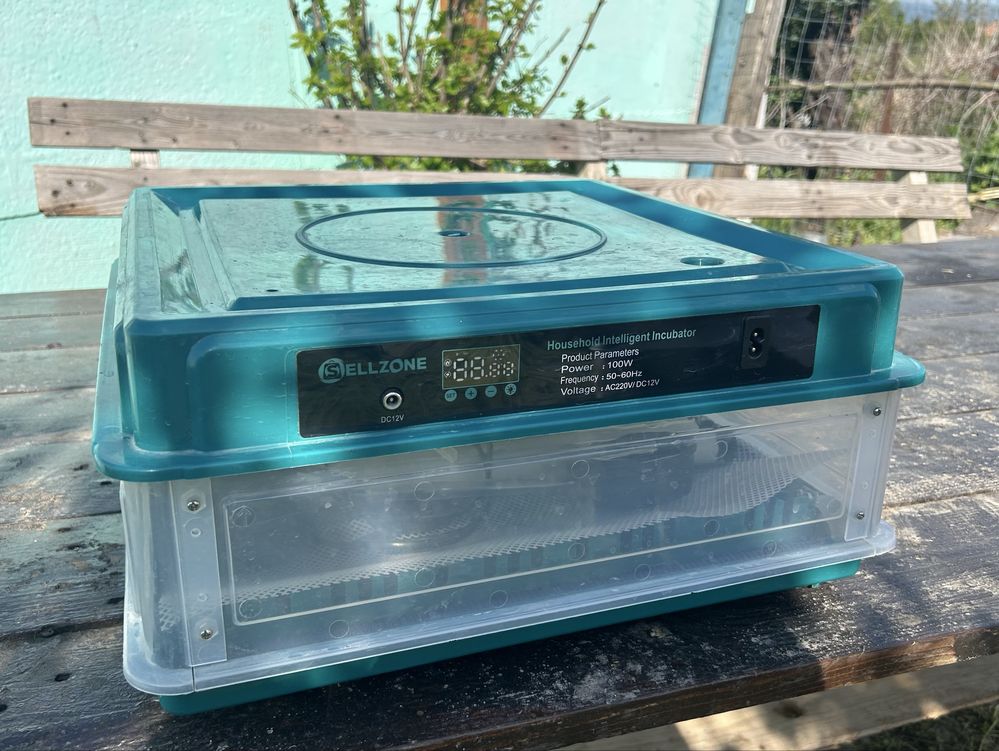 Incubator automat 70 ouă