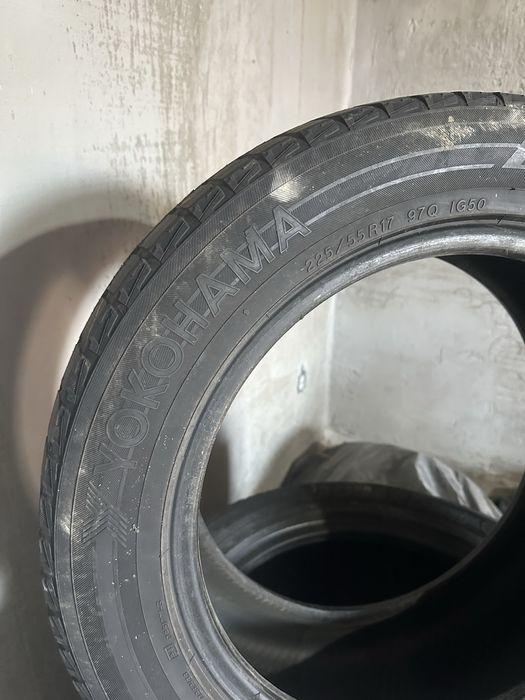 Продам шины в хорошем состояний липучка