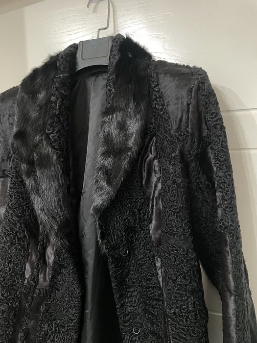 Шуба до колен каракуль