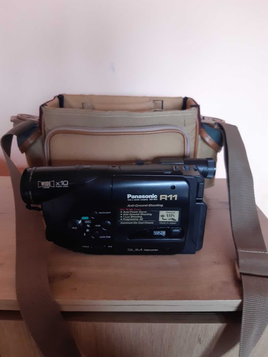 Видео камера PANASONIK R11