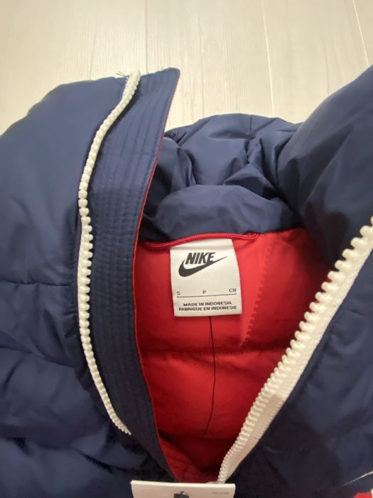 Vand geaca Nike,originala,marimea S