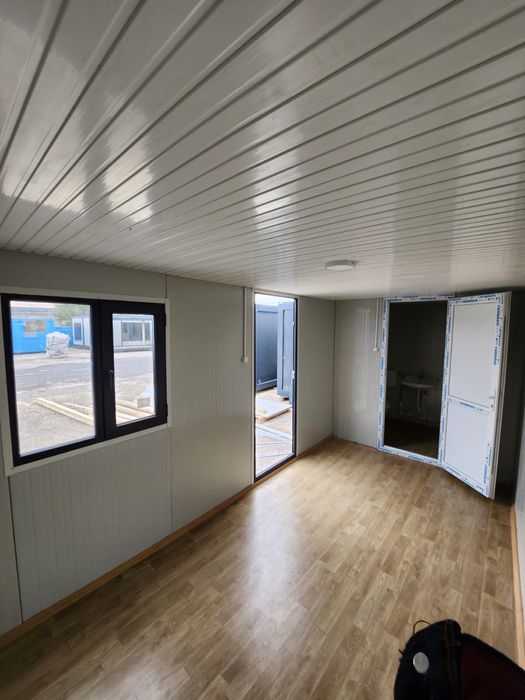 Vand container gri antracit 6x2,4 o usa un geam 2.799€