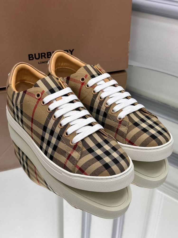 Adidasi Burberry model nou premium full box 40-55