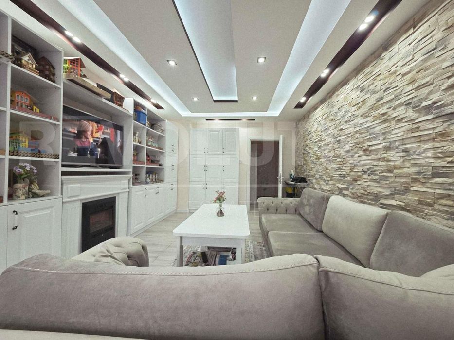 Продава се Тристаен апартамент в София, Света Троица - 84 кв.м за 1518 €/кв.м - Снимка #2