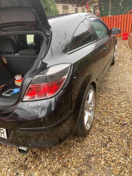 Vand sau dezmembrez opel