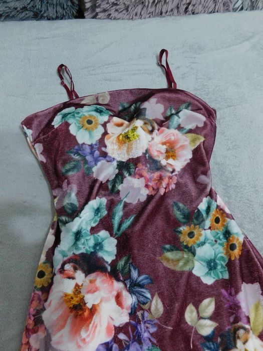 Rochie cu flori din catifea
