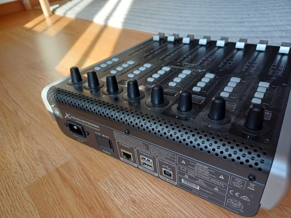 Controler DAW X Touch one si X-Touch Extender