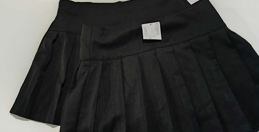 2 fuste plisate HM