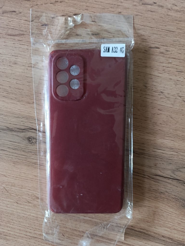 Продам чехол для телефона Самсунг А32  4G новый,лежит без надобности.