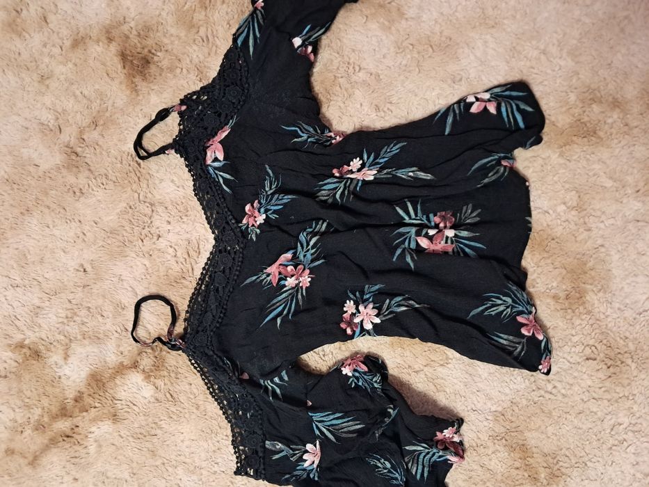 Bluza treisfert cu umeri goi