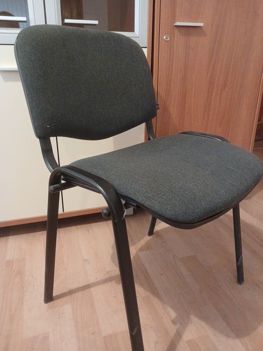 Продам офисные стулья