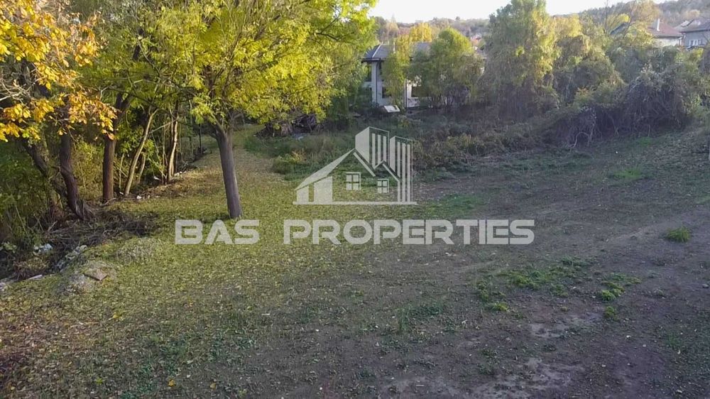 Парцел в София-Банкя площ 695