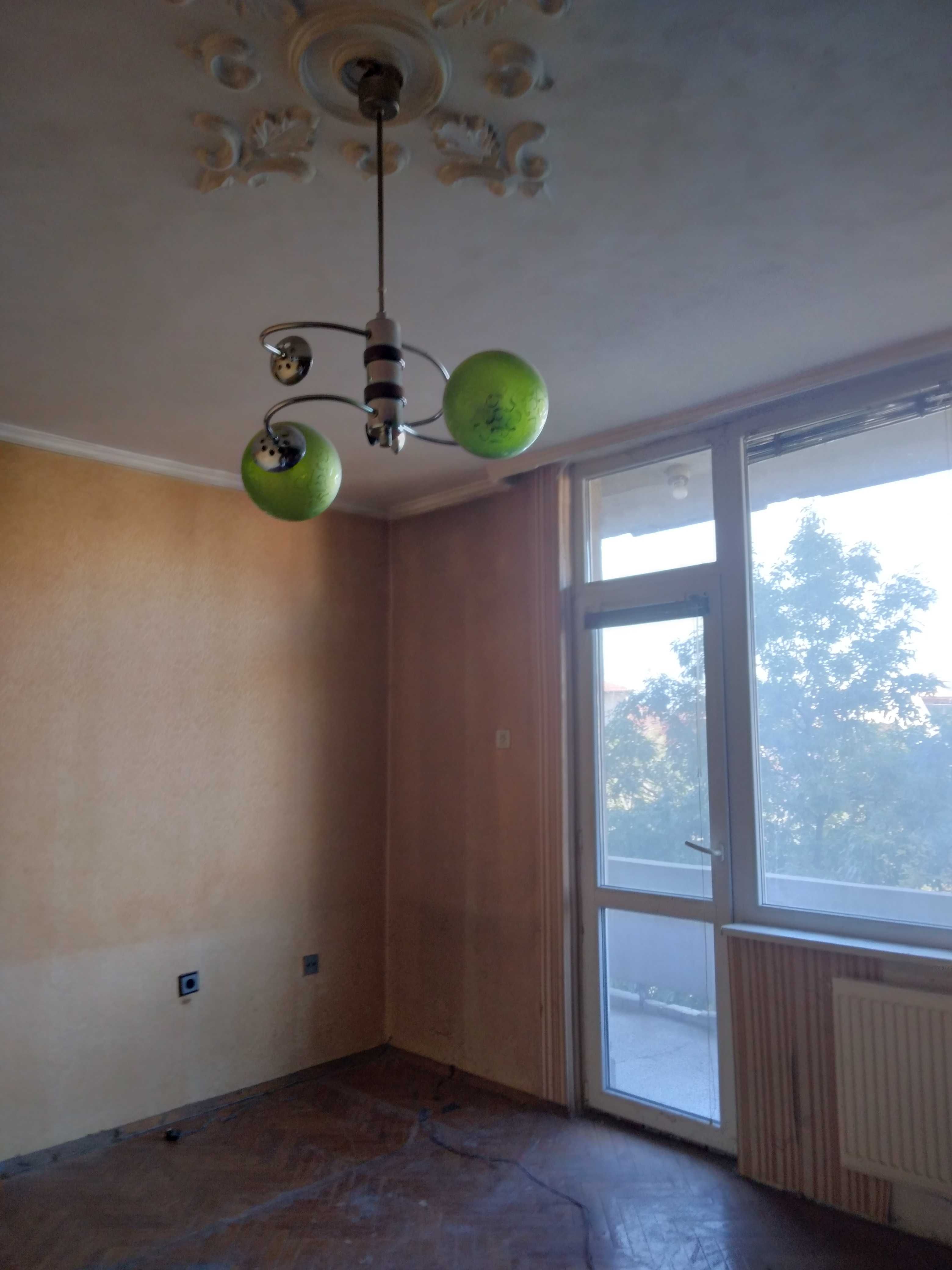 Тухлена гарсониера в района  на  ВМИ, етаж 2,за ремонт,
