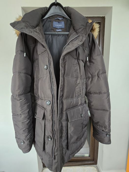 Geaca matlasata, cu gluga, pentru barbati.