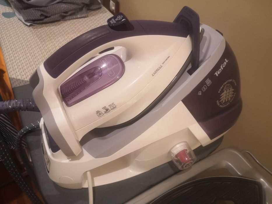 Statie calcat cu boiler cu incalzire rapida Tefal GV7556 Express Easy