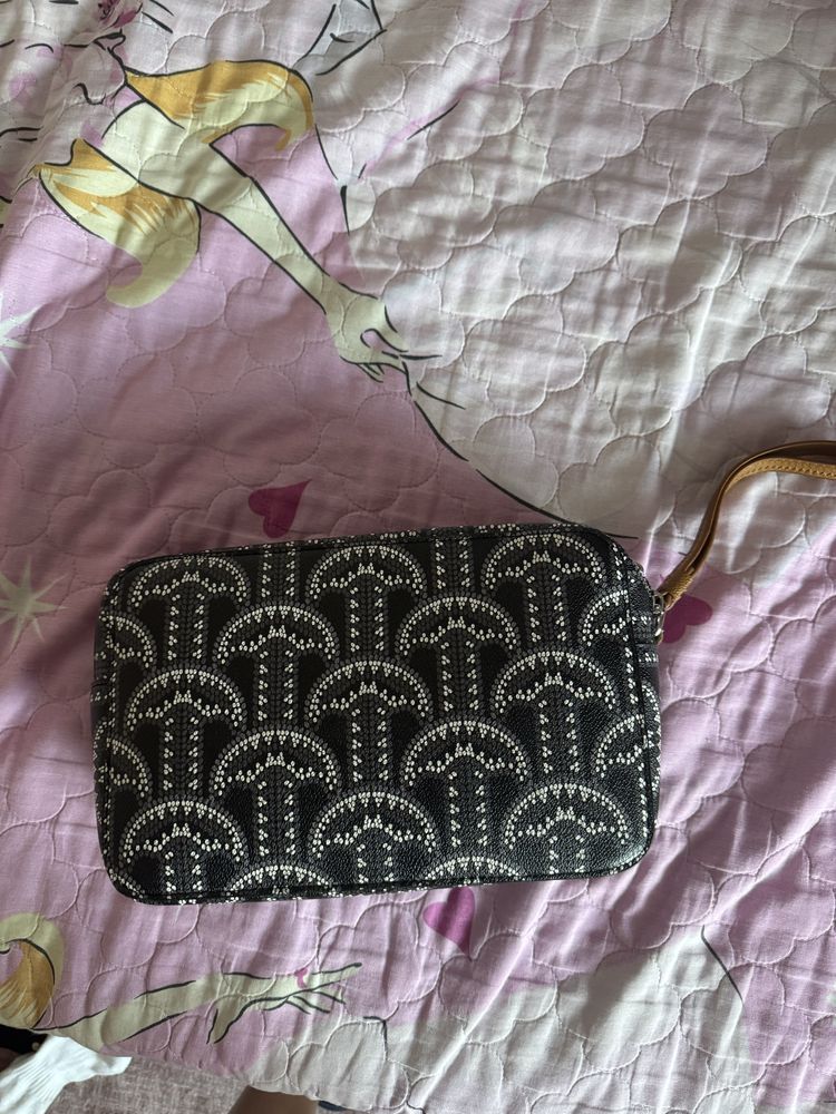 Spraygrount toiletry bag