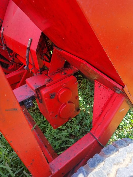 Vând culegator porumb sip tornado 40