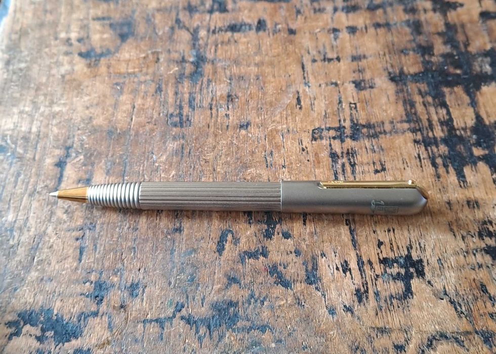 химикалка Lamy Persona twist титаниева с позлатени части, модел 220