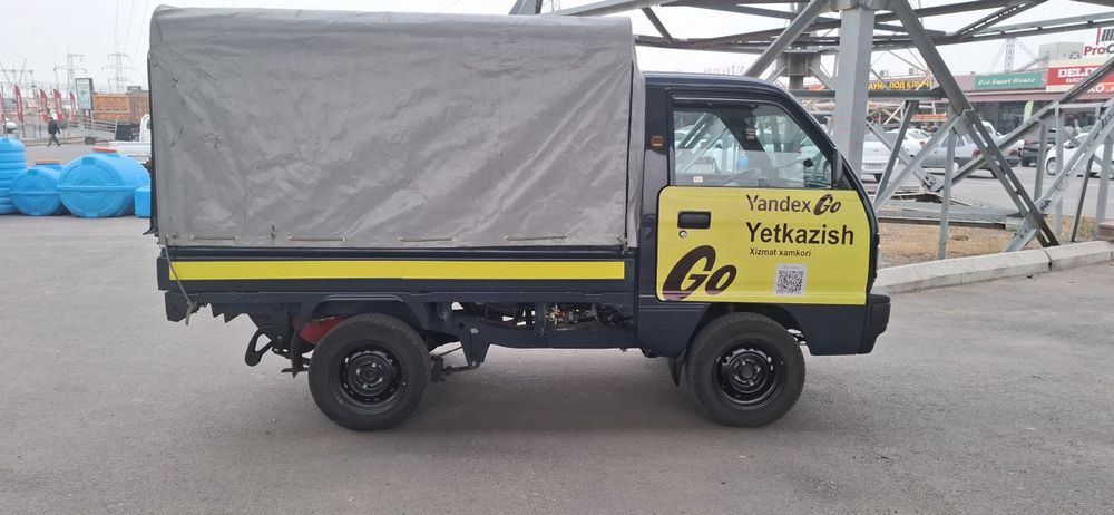 Brend yopishtirish va magnit