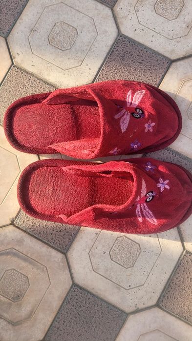 Доска для ванны и длмашние тапочки