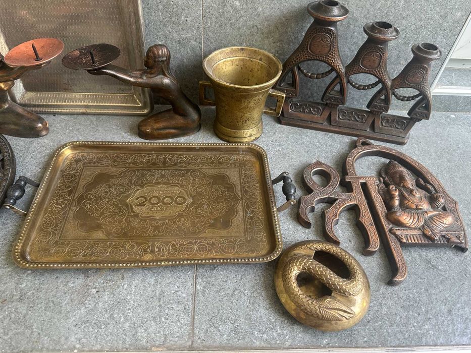 Старинные Прялки и Другие Предметы