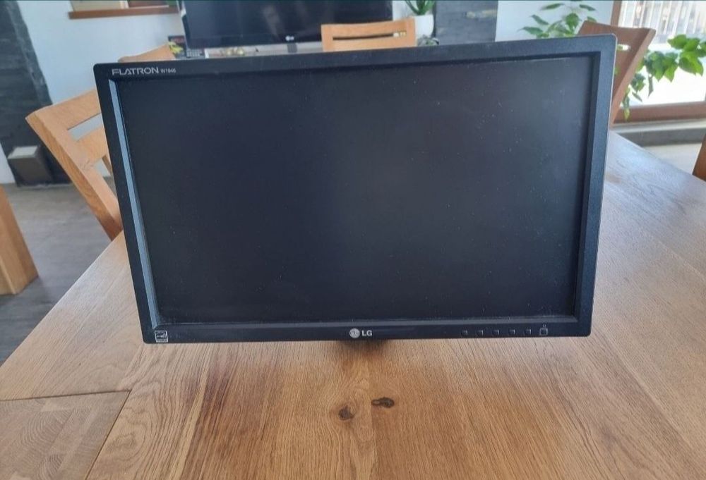 Monitor gaming LG 19 inch