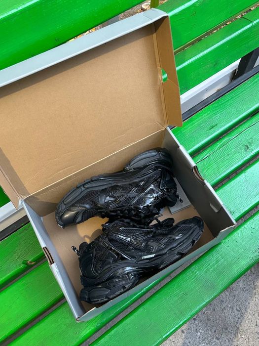 balenciaga runner