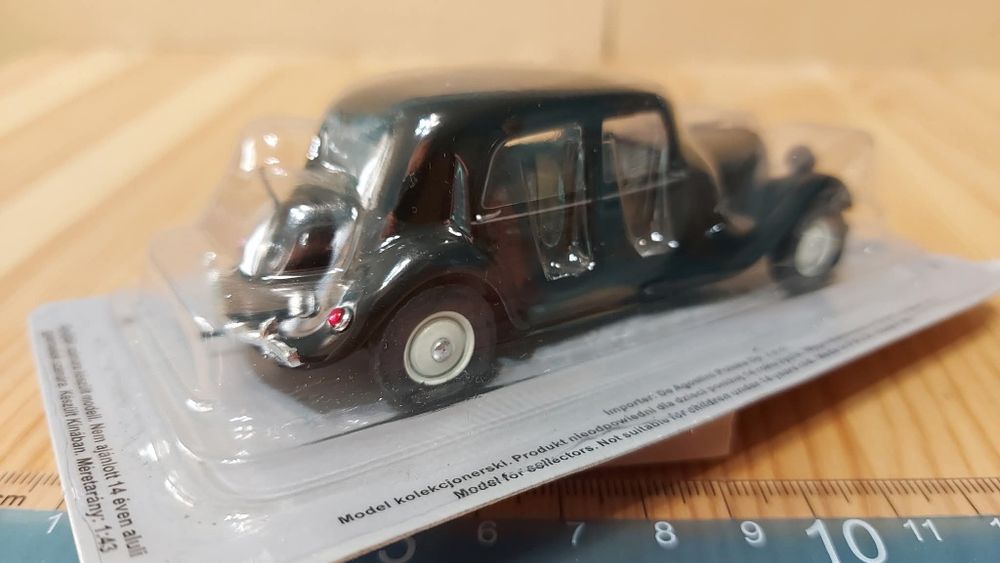 CITROEN 11 BL. Цена: 25лв. Мащаб 1:43, метал и пластмаса