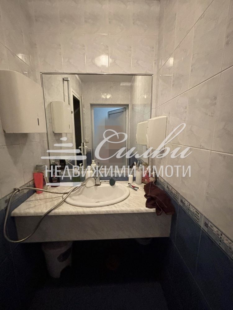 Търговски обект със статут на КАФЕ-АПЕРАТИВ - кв. Център!