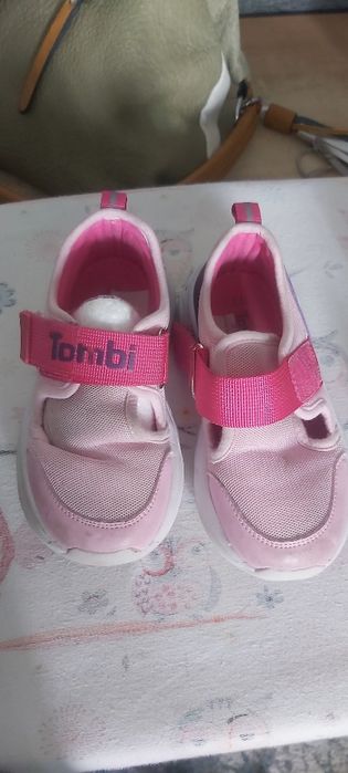 Кроссовки для девочки