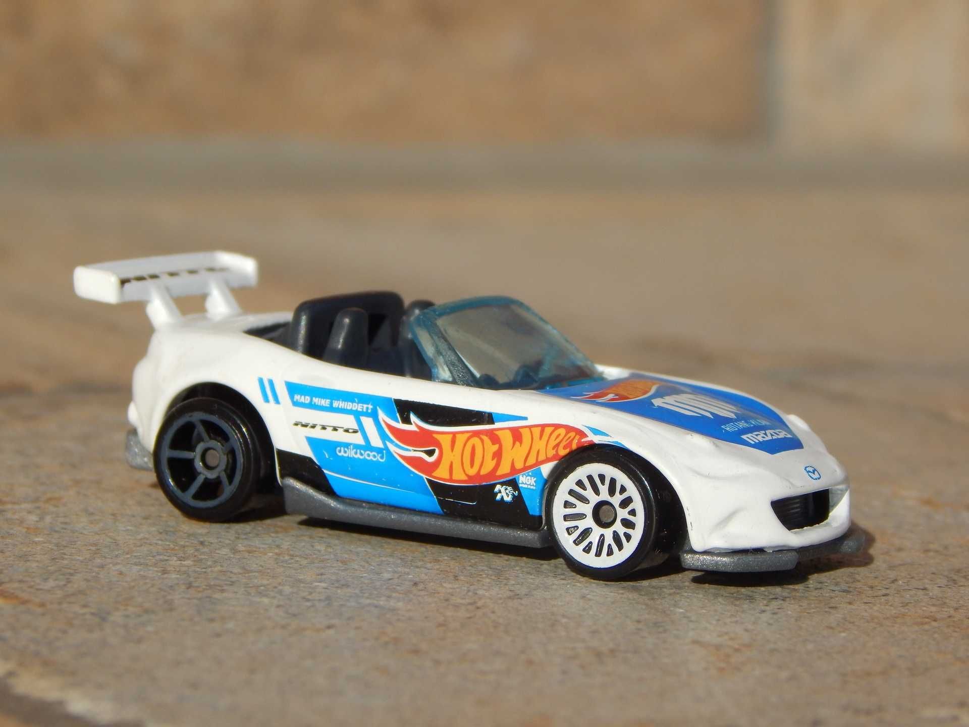 Macheta Mazda MX-5 Miata 2015 Hot Wheels scara 1:64