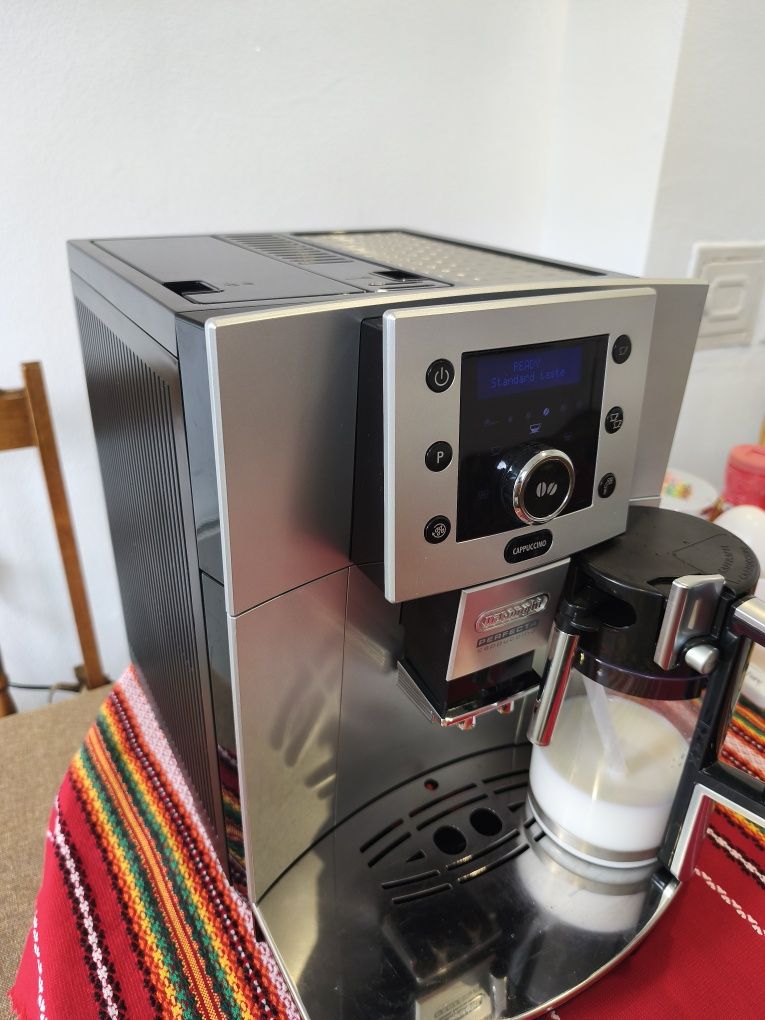 Продавам DeLonghi Magnifica Perfecta