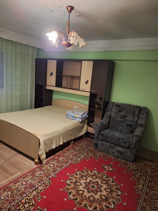 Ofer spre închiriere garsonieră în zona centrală