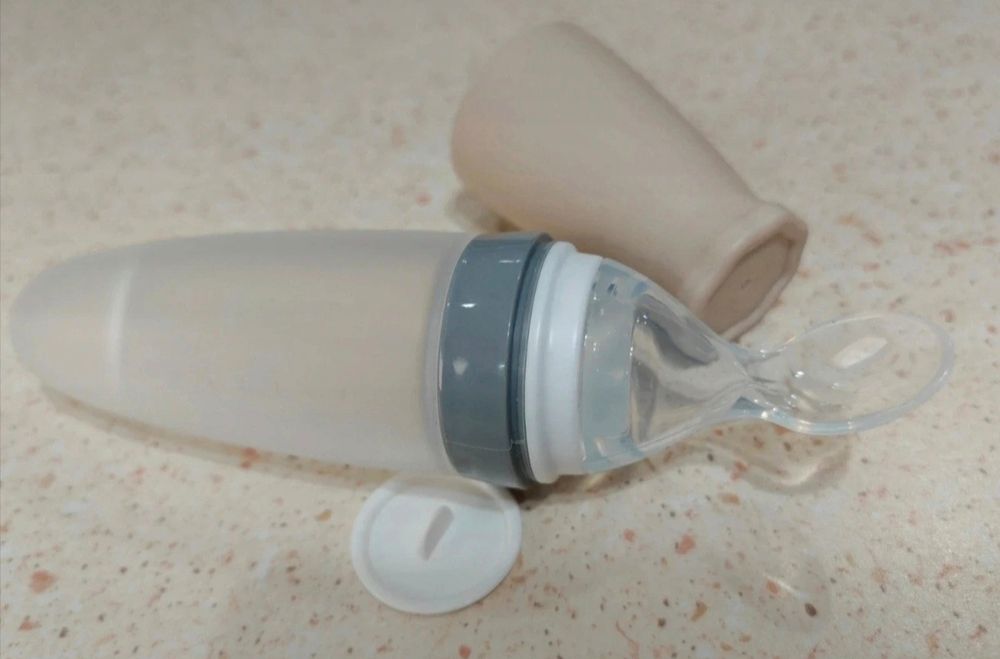 Lingurita de silicon cu rezervor pentru piureuri